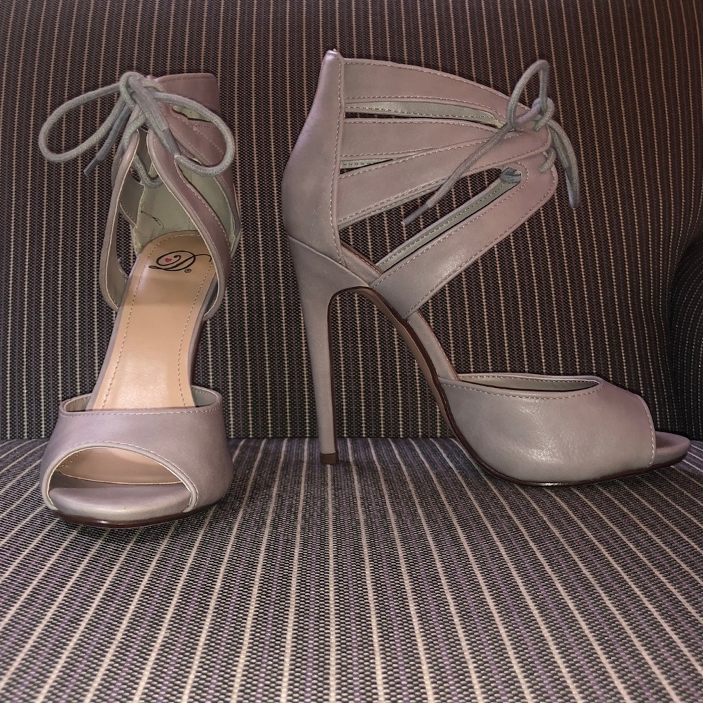 My Delicious Shoes "Talbot" heels. US Size 8.5